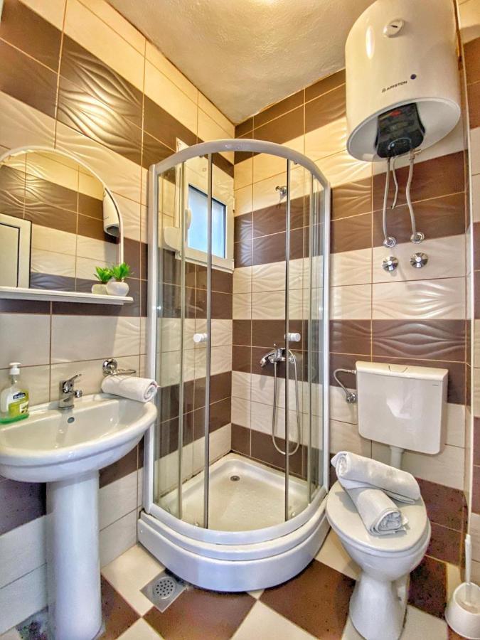 Md Apartments Ulcinj Esterno foto