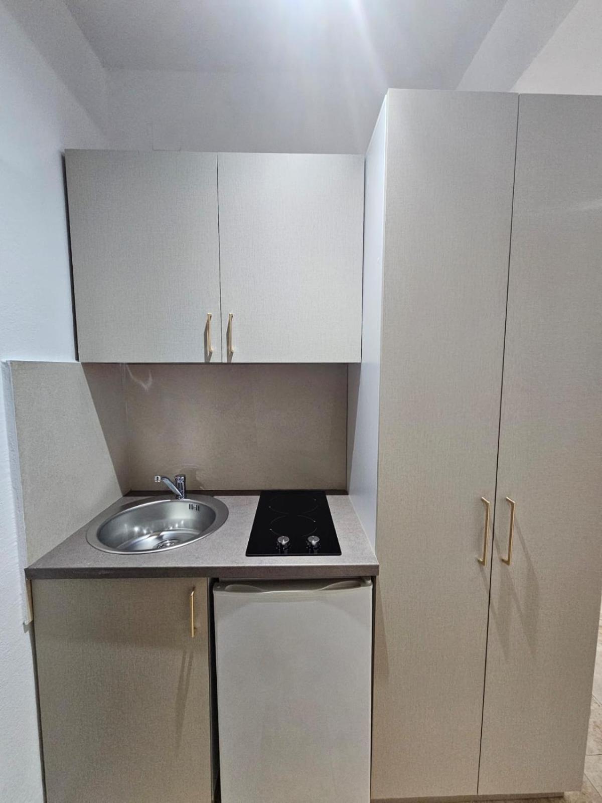 Md Apartments Ulcinj Esterno foto